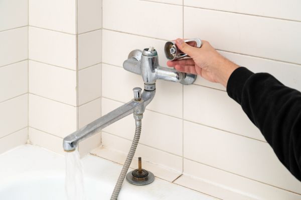 Cost of Leaky Bathtub Repair in Lenoir City